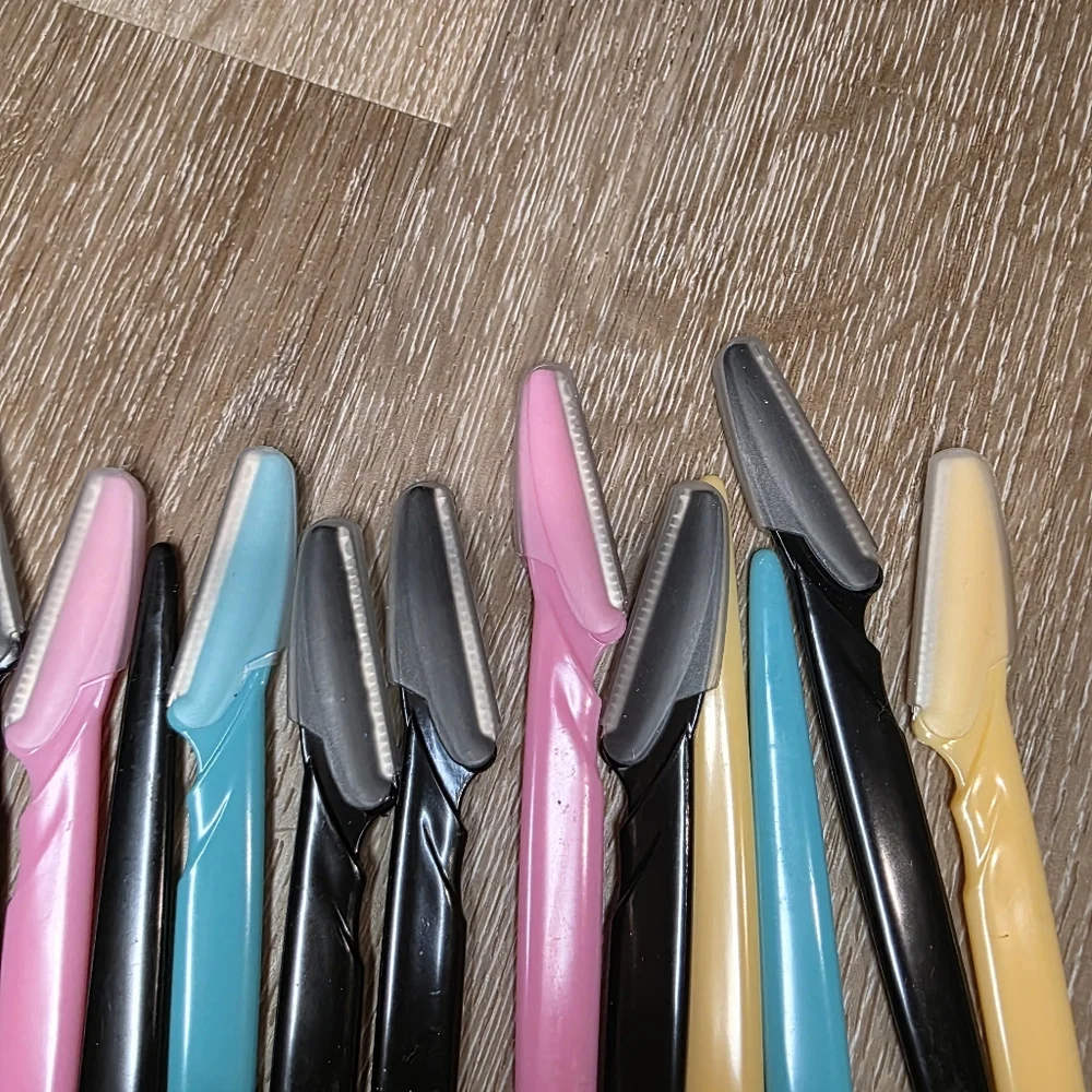 Colorful Eyebrow Razors Set - Picture 2 of 3